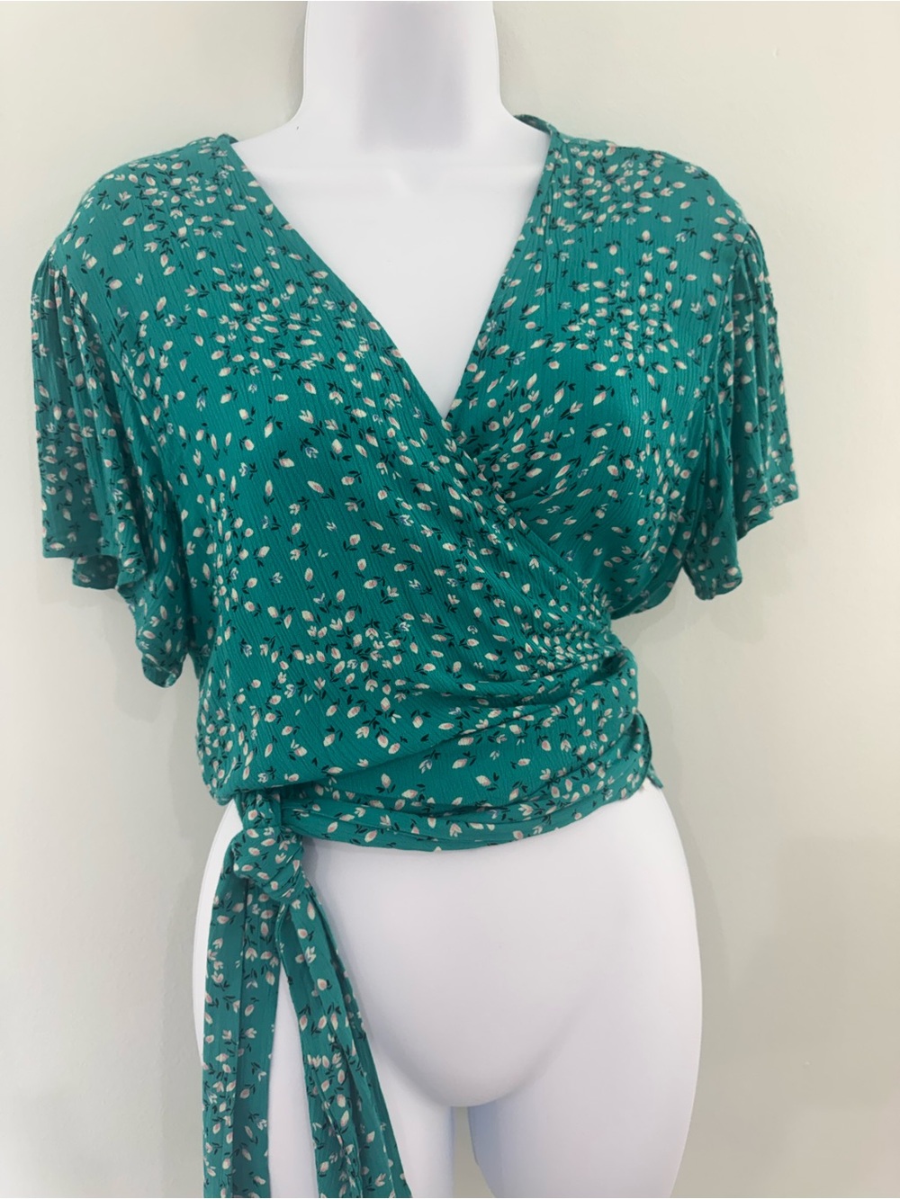 Billabong Green Floral Wrap Short-Sleeve Women's Top
